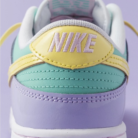 Nike dunk Easter 
Brand new - Picture 2 of 10